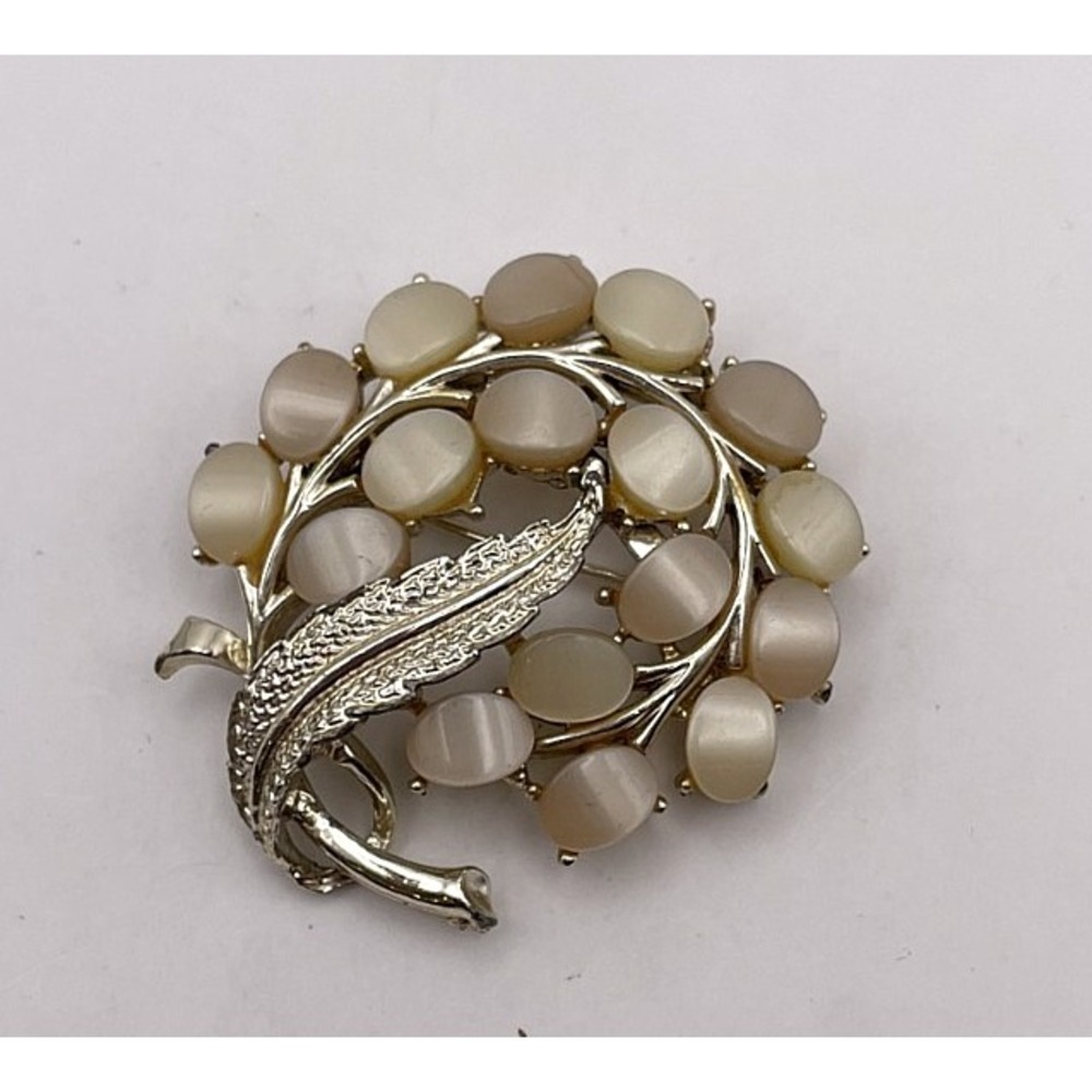 Vintage Thermoset Brooch Moonglow Round‎ Leaf Pin